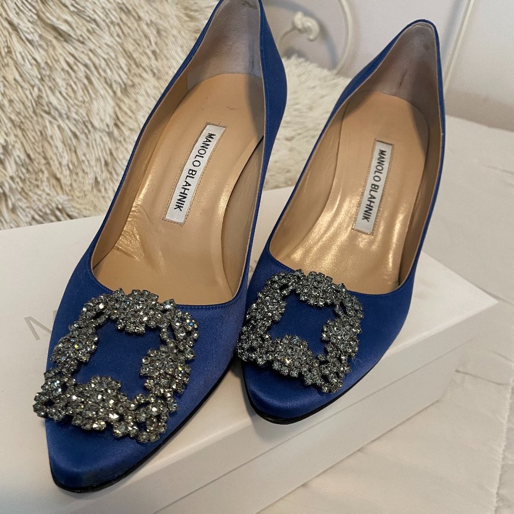 Manolo Blahnik Hangisi 70 Embellished Satin Pumps in Size 38 (8)